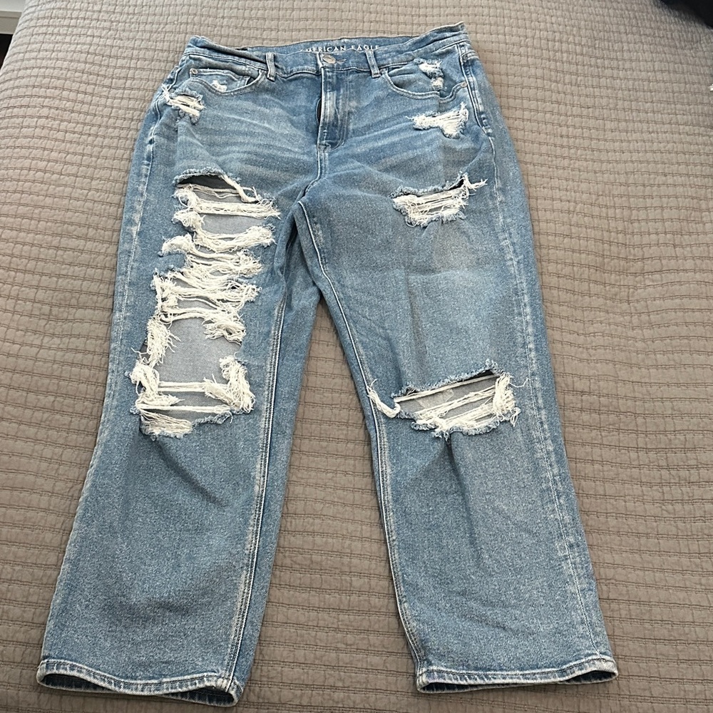 American Eagle Outfitters Light Blue Distressed Boyfriend Jeans